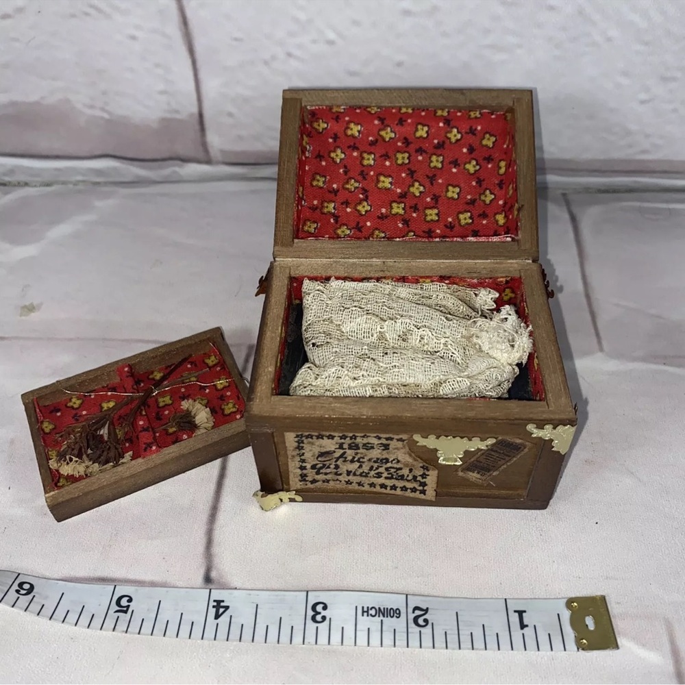 Miniature Dollhouse Wood Hope Chest With Flowers And Lace